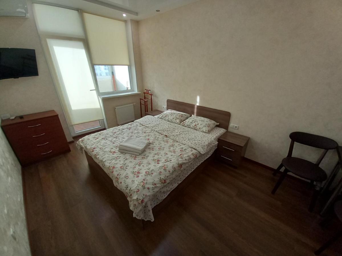 Smart Apartments Drahomanova 2А Kiev Luaran gambar