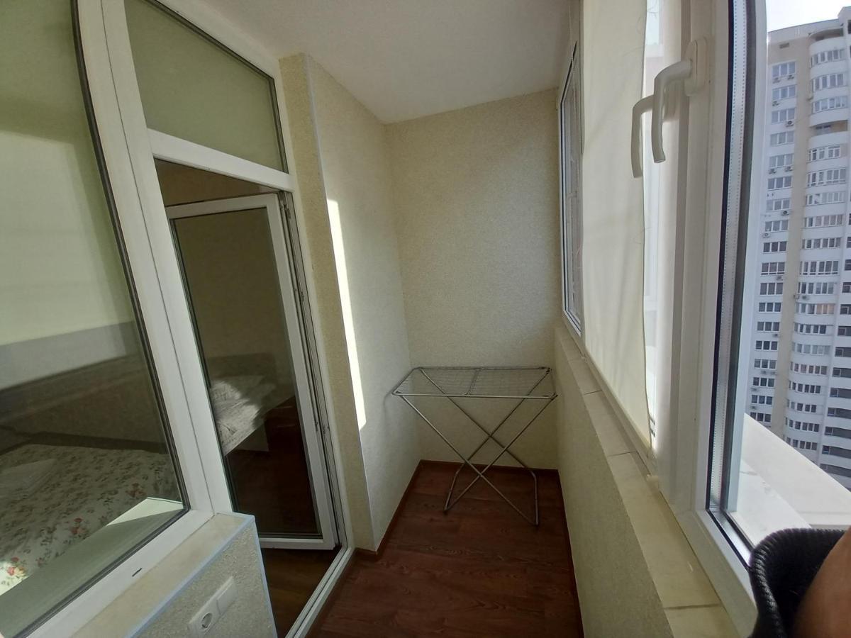 Smart Apartments Drahomanova 2А Kiev Luaran gambar